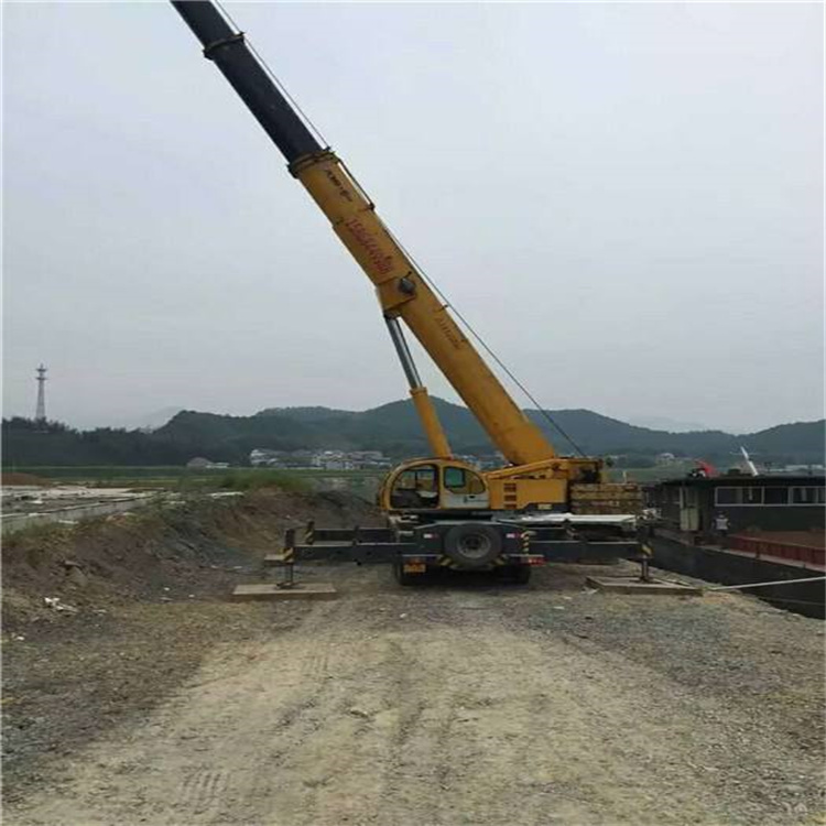 商河重型吊车租赁费用